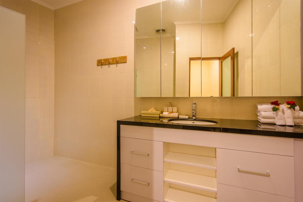 Villa Tepi Sungai Legian Habitación foto