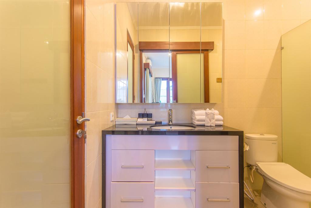 Villa Tepi Sungai Legian Habitación foto