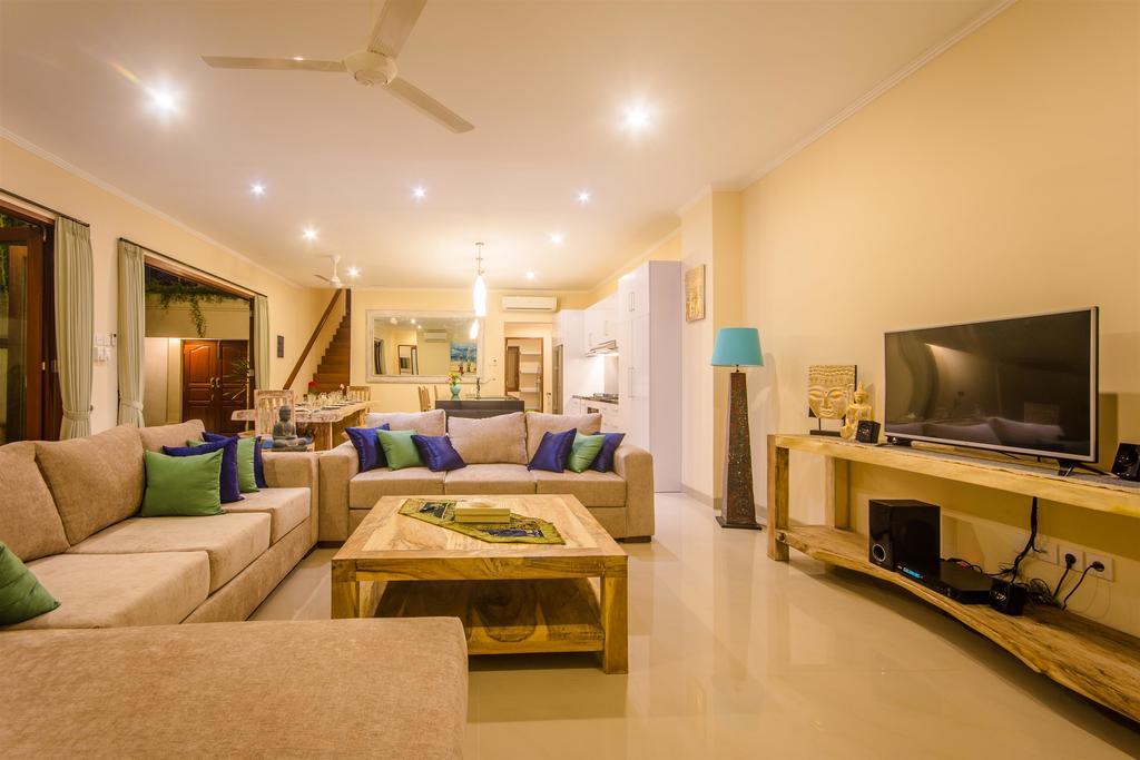 Villa Tepi Sungai Legian Habitación foto